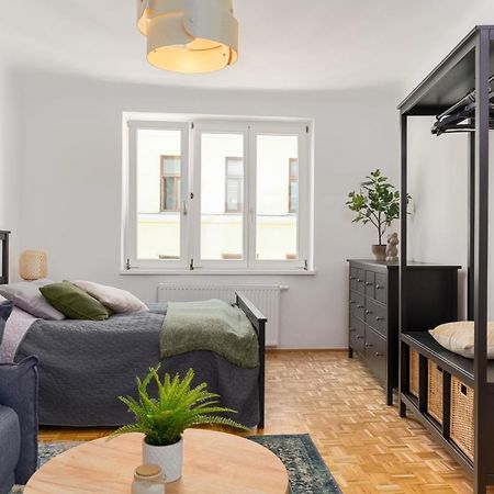 King Bed Home, 3 Bed Rooms, Perfect For Long Term Stay Вена Экстерьер фото